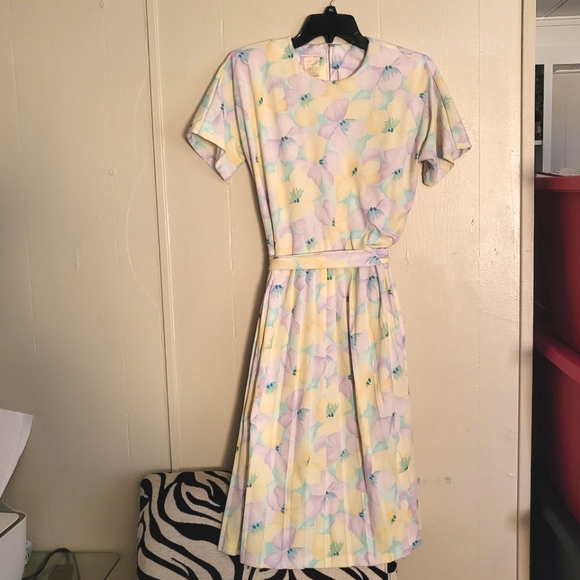 VINATGE PASTEL PLEATED DRESS - Picture 2 of 10